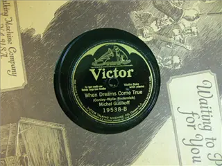 small_victor 19538 b.webp